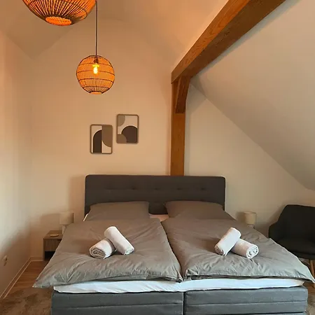 - Balkon - Netflix - Parkplatz - Kingsize-bett - 6 Personen
