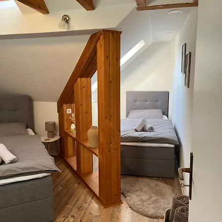 - Balkon - Netflix - Parkplatz - Kingsize-bett - 6 Personen